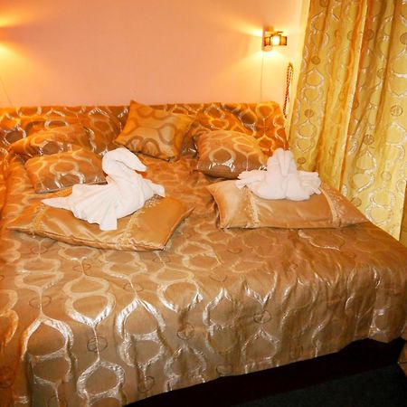 Kizhi Art Hotel Kharkiv Bagian luar foto