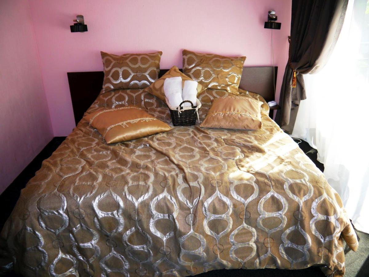Kizhi Art Hotel Kharkiv Bagian luar foto