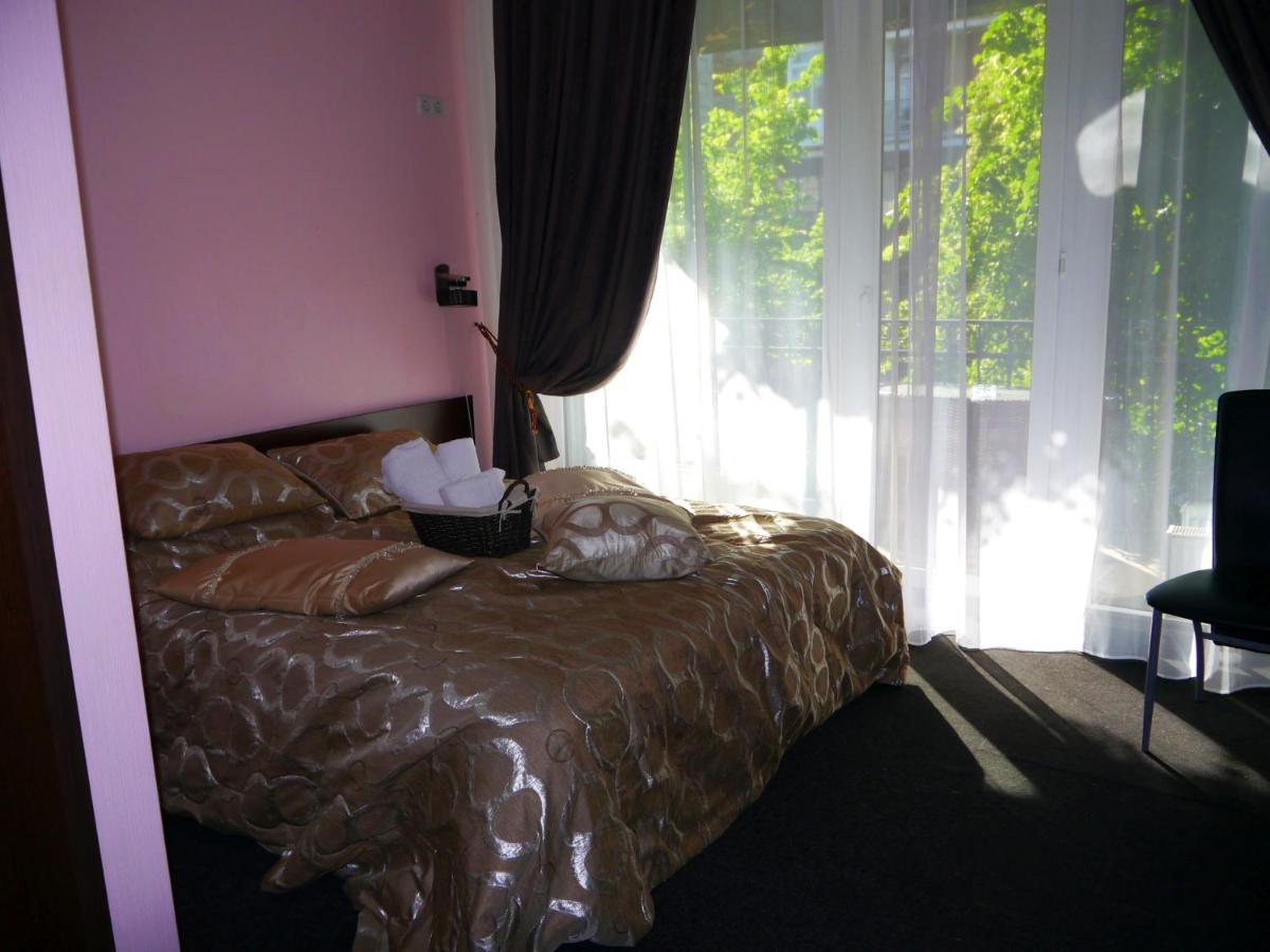 Kizhi Art Hotel Kharkiv Bagian luar foto