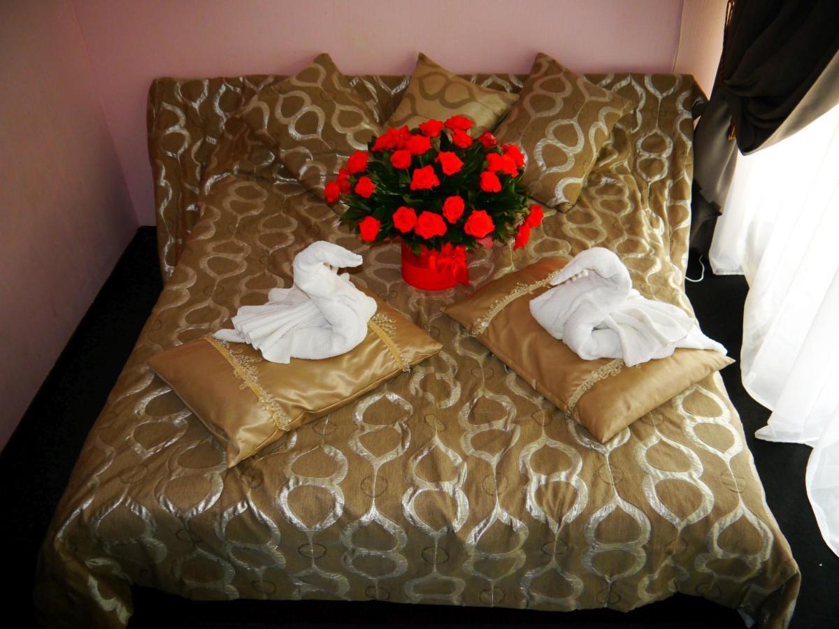 Kizhi Art Hotel Kharkiv Bagian luar foto