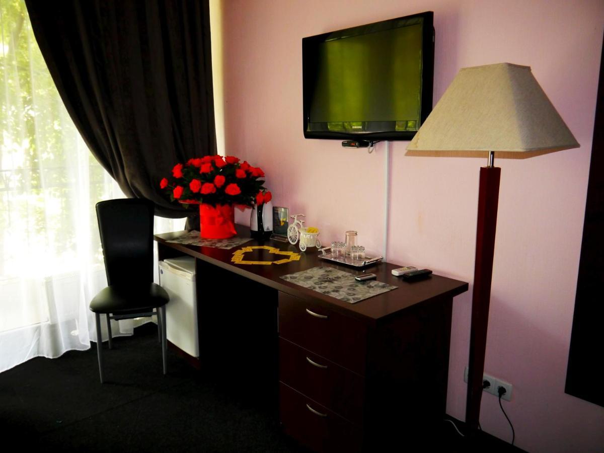 Kizhi Art Hotel Kharkiv Bagian luar foto