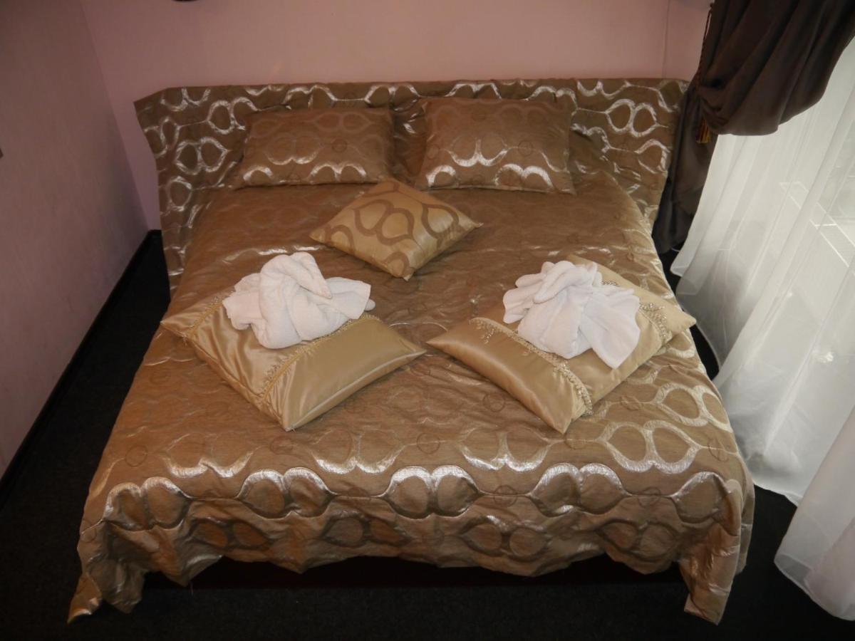 Kizhi Art Hotel Kharkiv Bagian luar foto