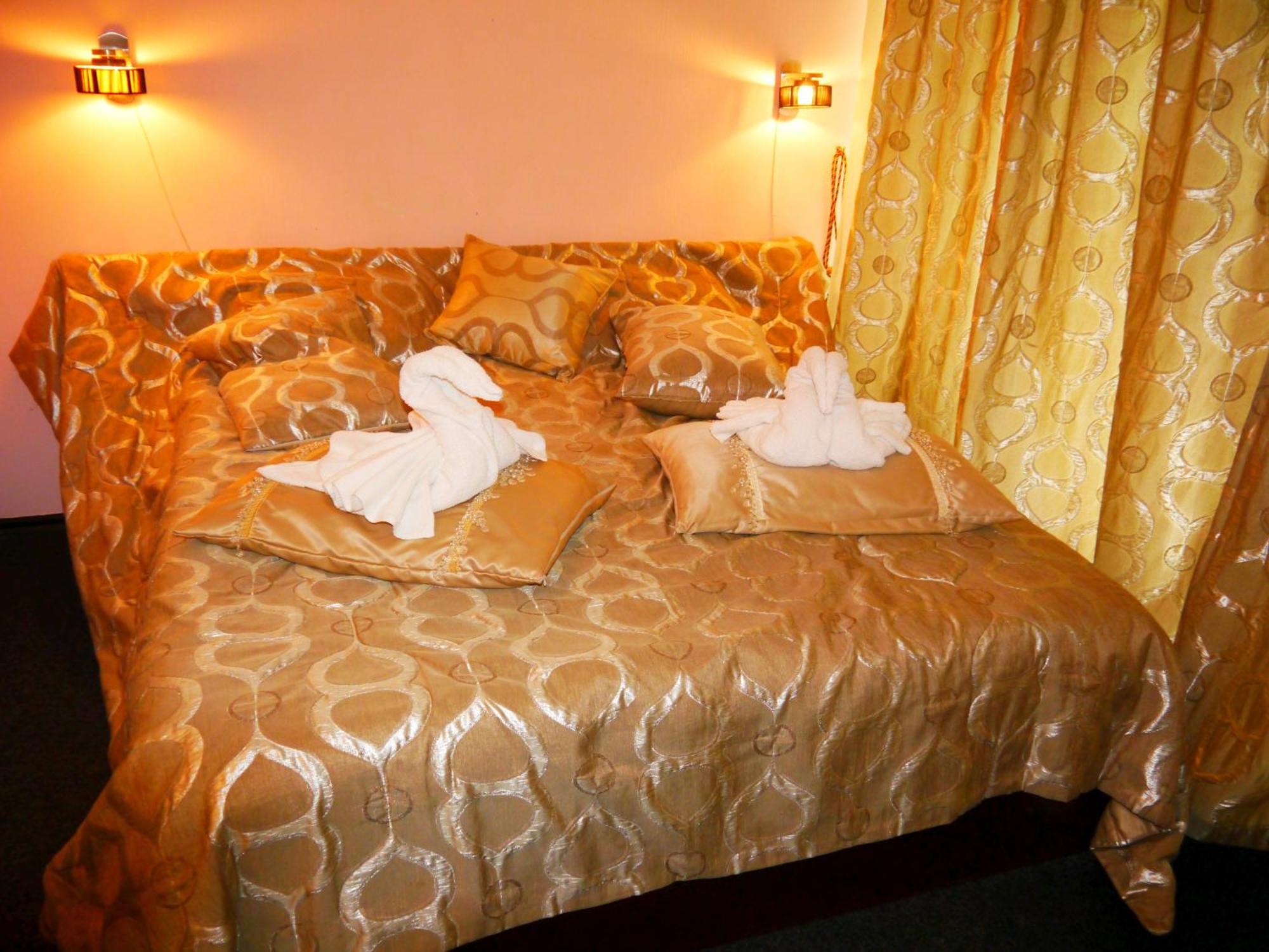 Kizhi Art Hotel Kharkiv Bagian luar foto