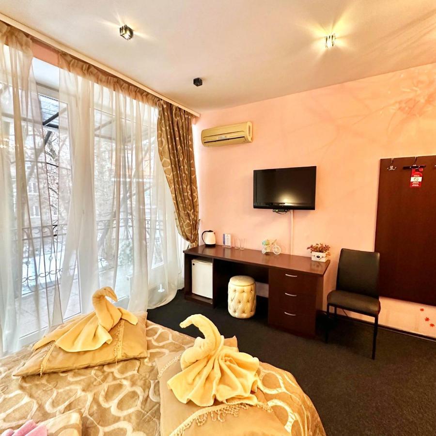Kizhi Art Hotel Kharkiv Bagian luar foto