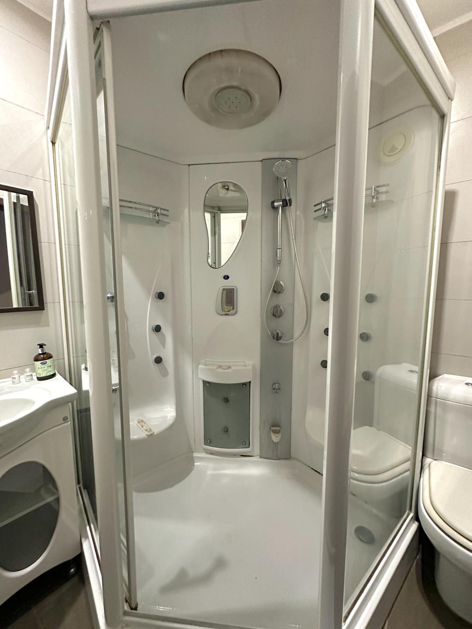 Kizhi Art Hotel Kharkiv Bagian luar foto