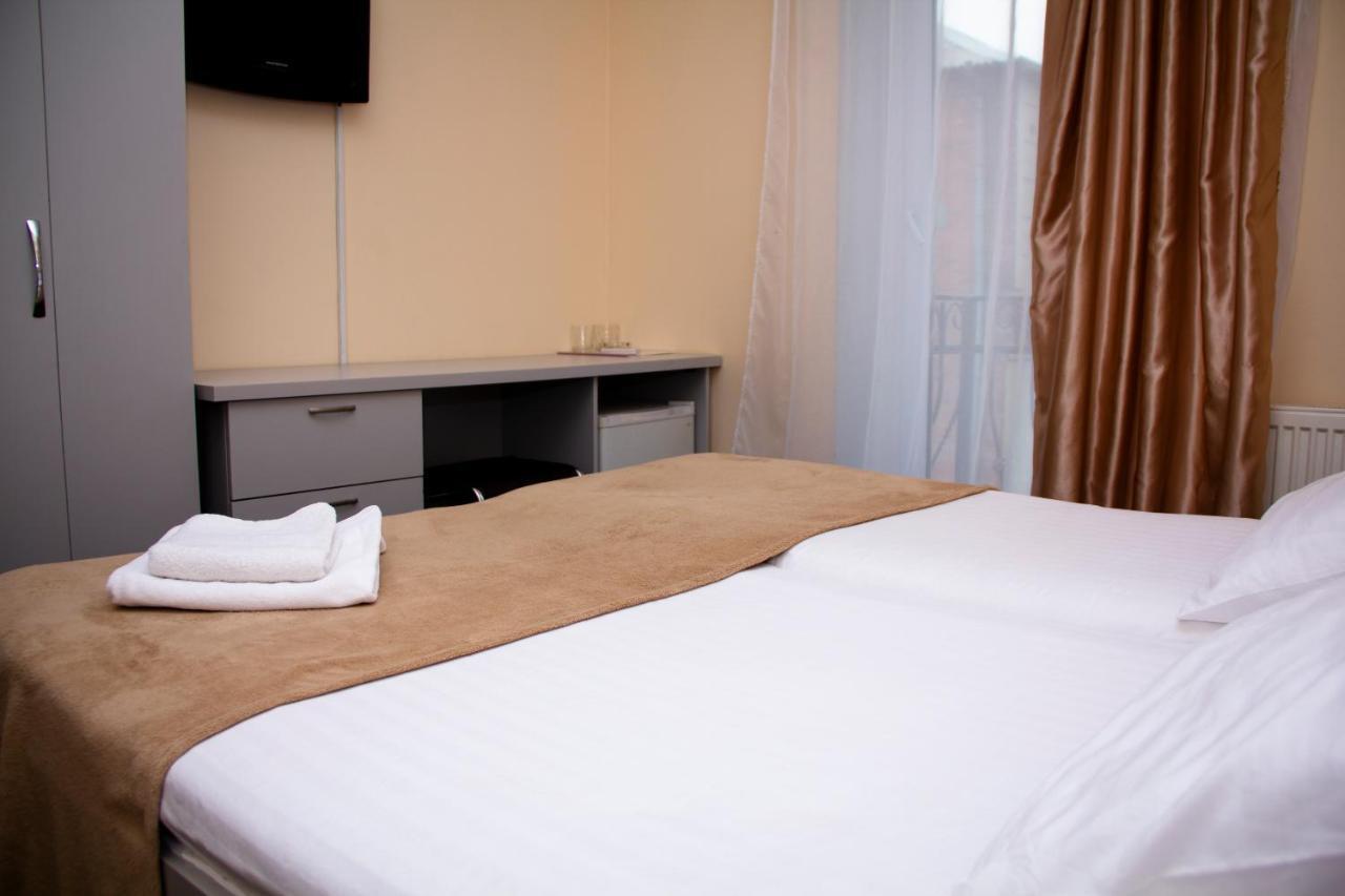 Kizhi Art Hotel Kharkiv Bagian luar foto